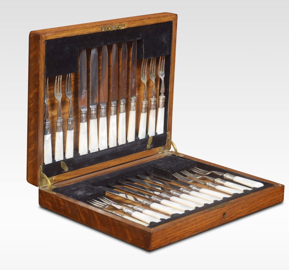 Oak cased canteen