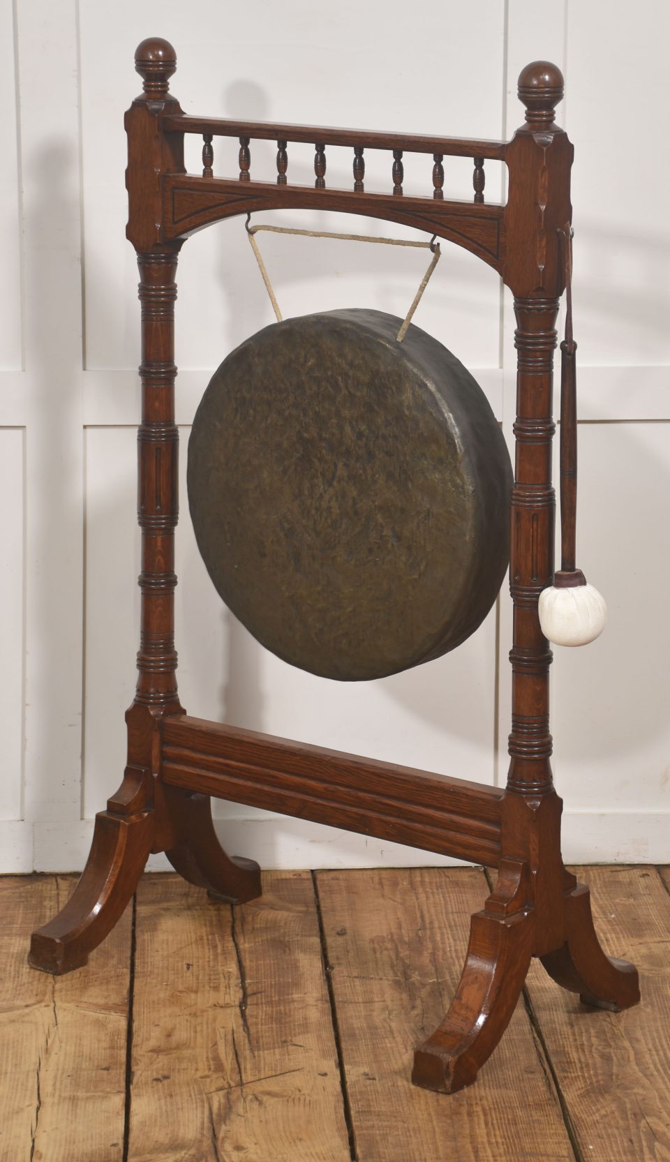 oak country house dinner gong